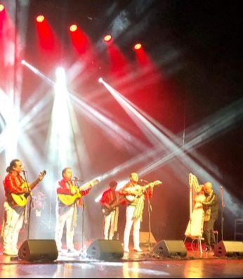 לוס מוצ'צ'וס פרגוואיוס − תשוקה לטינית