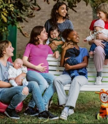 אימהות צעירות