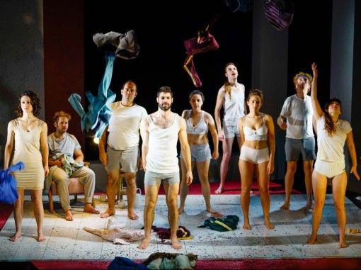 איך לקום מכסא הצגה תיאטרון חיפה