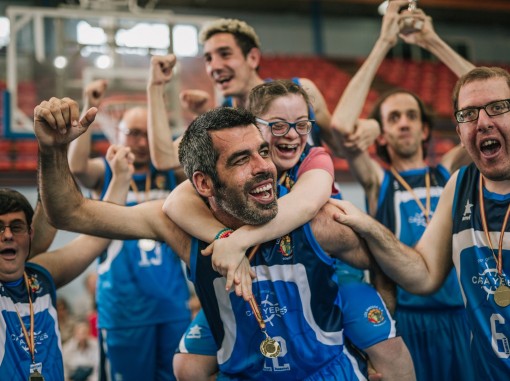 צ׳מפיונס טריילר בקולנוע החל מה-21/3