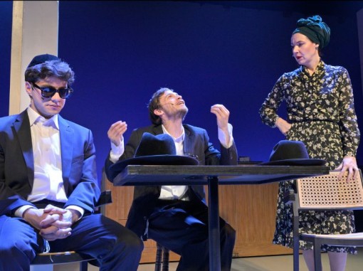 צעיר חרדי מדבר אל משפחתו