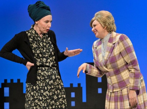 נשים חרדיות משוחחות