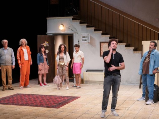 ישיבת ועד בית בחדר המדרגות