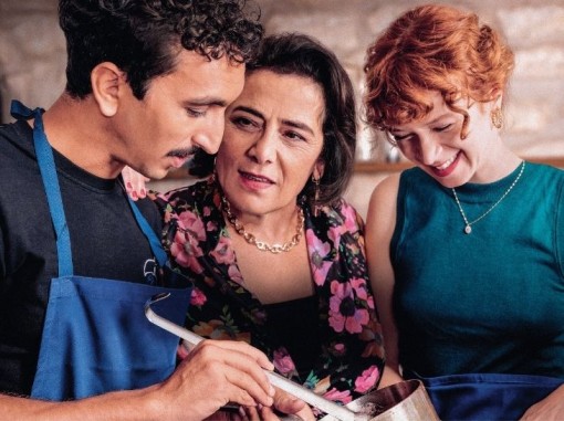 צעיר, אימו וצעירה