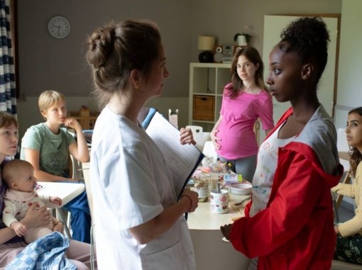 אימהות צעירות