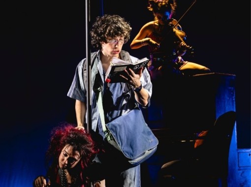 סצנה מתוך ההצגה