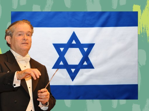 המנצח אלי יפה ברקע דגל ישראל